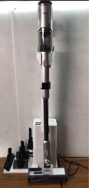 Shark 掃除機 CLEAN SENSE IQ IW3241JSL 送料無料