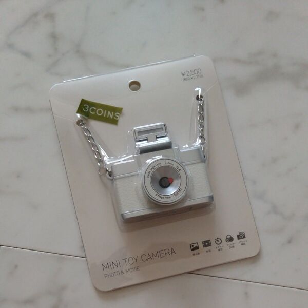 新品 未開封 3coins スリーコインズ MINI TOY CAMERA ミニトイカメラ アイボリー