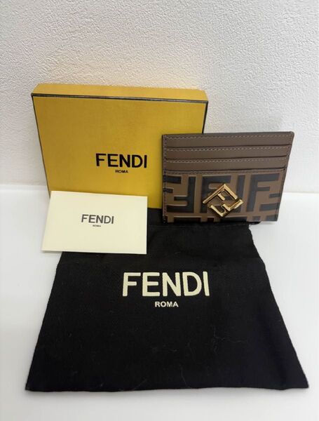 新品 FENDI フェンディ カードケース 定期入れ FFダイヤモンド ブラウン レディース FENDI レザー フェンディ