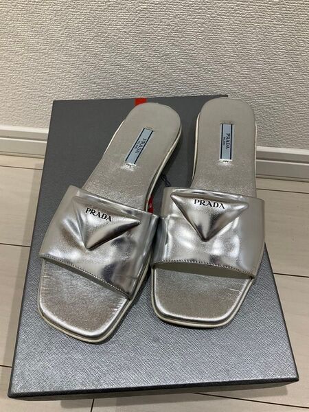 PRADA シルバー フラットサンダル 37 プラダ