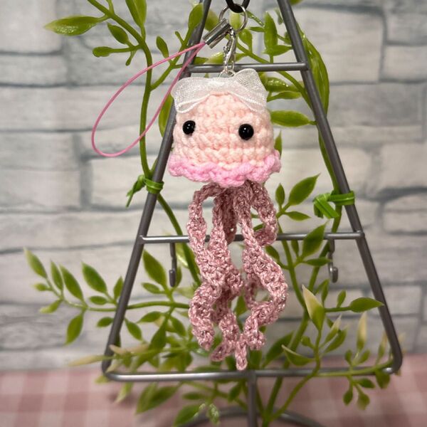 クラゲちゃん(ピンク系)のあみぐるみストラップ ハンドメイド