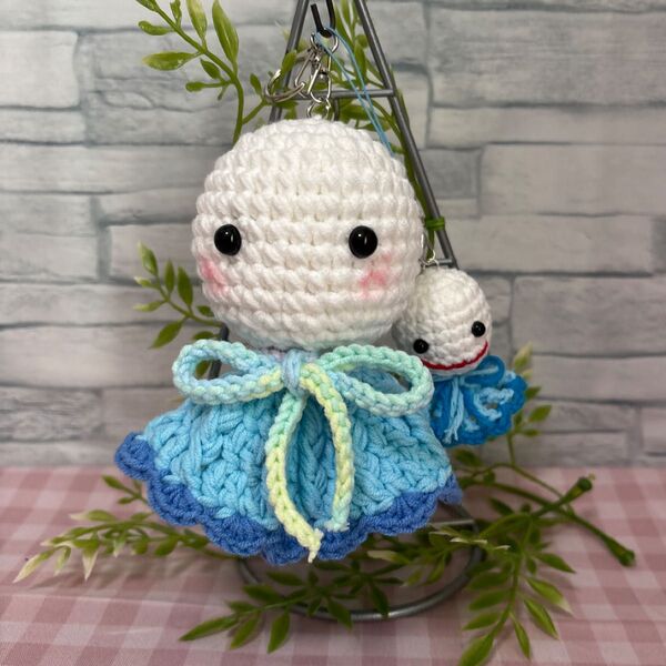 てるてる坊主ちゃん(ブルー系)のあみぐるみストラップ2点セット ハンドメイド