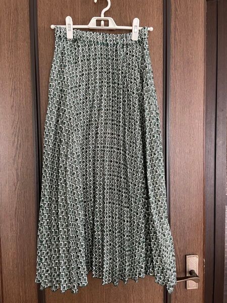 ロングスカート プリーツスカート ひし形模様 グリーン系 ゴールドラメあり レディース H&M