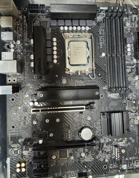i7-13700KFとASRock H670