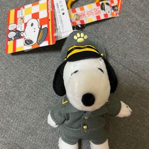 新品スヌーピータウンショップオリジナル東京駅長スヌーピーカラビナマスコット