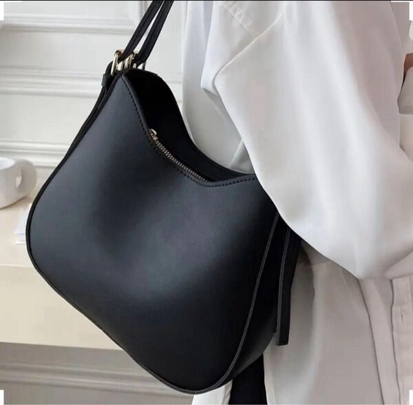 ショルダーバッグ ブラック フェイクレザー 韓国 韓国ファッション シンプル コンパクト GU ZARA ユニクロ