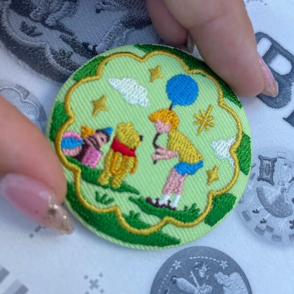 ディズニー バッジ プー くまのプーさん 刺繍 刺繍缶バッジ 缶バッジ Disney バッチ バラ売り