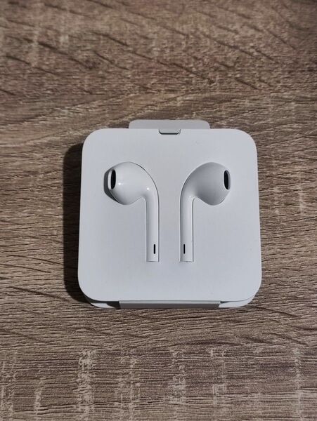 未使用品 Apple iPhone 純正イヤホン 有線イヤホン ライトニング