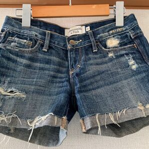 美品!Abercrombie&fitch ダメージデニムショートパンツ ローライズ