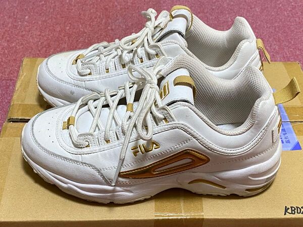 FILA ディスラプター ホワイト×ゴールド/厚底スニーカー.ダッドスニーカー
