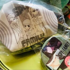 SPY×FAMILY 缶バッジとポーチ