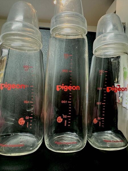Pigeonスリム 200ml2本 240ml 計3本 キャップ付き 哺乳瓶