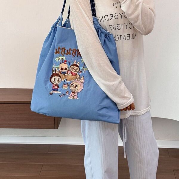 【新品N.110】1点 可愛らしいバッグ 海島休暇LABUBU刺繍トートバッグ エコバッグ ストラップなし Mサイズお値下げ不可