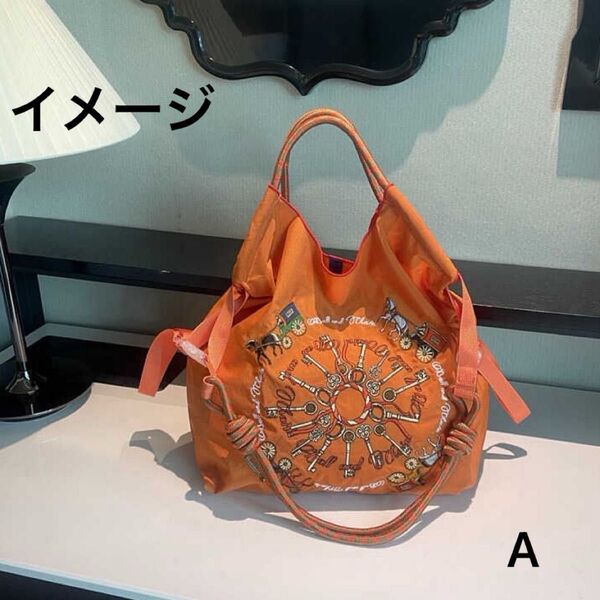 【新品N.135】1点を選んで可愛らしいバッグ 鍵と馬車刺繍トートバッグ エコバッグストラップ付きMサイズ お値下げ不可 2WAY