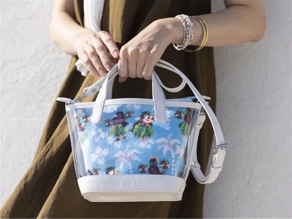 【新品未使用】フェイラー ポーチ MANAMANA~ハッピーフラガール~ FEILER