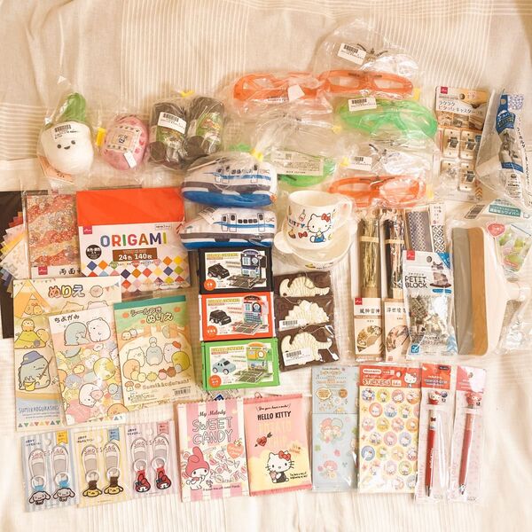 サンリオ 雑貨 まとめ売り 男の子 おもちゃ 女の子 新品 ハローキティ 折り紙 ぬりえ プラレール マスコット ぬいぐるみ