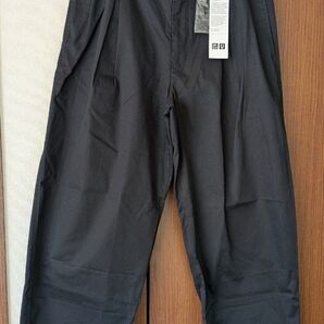 新品・未使用 ユニクロ メンズ ワイドタックパンツ ブラック W79cm