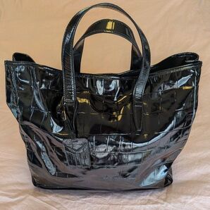 Yves Saint Laurent リヴ・ゴーシュ パテントレザー トートバッグ Black