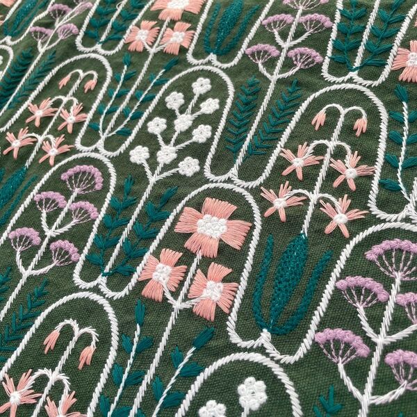 s29-g▼70×50cm▼コットンリネン刺繍生地▼花柄 高級感 グリーン フラワー ボタニカル 立体感 緑地 中厚 リバティ