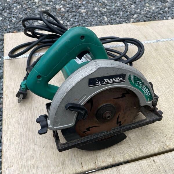 ①マキタ makita 165㎜ 丸のこ 丸ノコ マルノコ M561 送料込