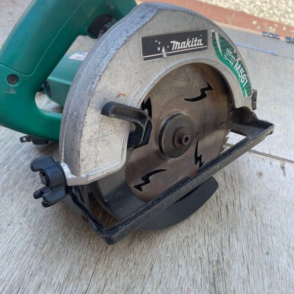 ①マキタ makita 165㎜ 丸のこ 丸ノコ マルノコ M561 送料込