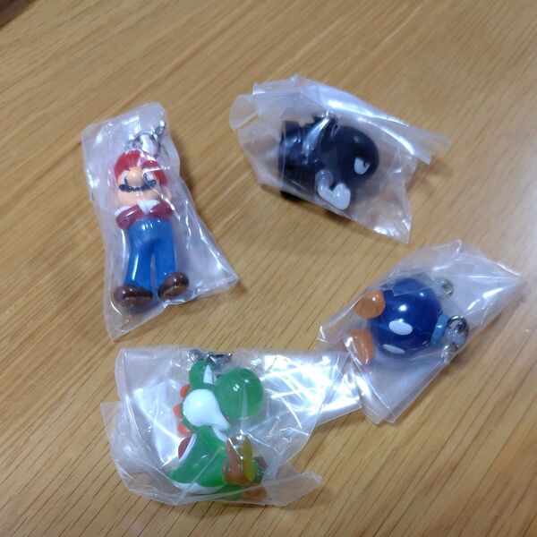 スーパーマリオ☆めじるしアクセサリー☆ヨッシー☆マリオ☆キラー☆ボムヘイ☆4個セット