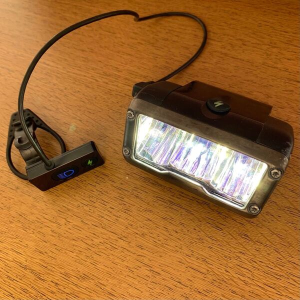 SPECIALIZED スペシャライズド FLUX EXPERT HEADLIGHT ヘッドライト 1200ルーメン