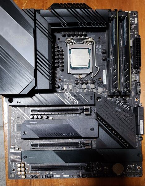 【cpuマザーボードメモリセット】 ROG STRIX Z590-F GAMING WIFI 10700f 32gb
