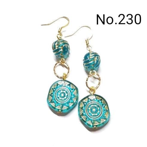 No.230 ハンドメイドピアス イヤリング 樹脂ピアス アンティーク調パーツ クリアグリーン ゴールド アクセサリー
