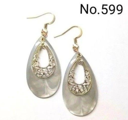 No.599 ハンドメイドピアス イヤリング 樹脂ピアス アクリルパーツ グレーマーブル 透かしチャーム ゴールド アクセサリー