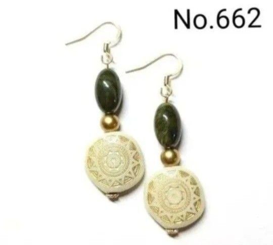 No.662 ハンドメイドピアス イヤリング 樹脂ピアス アンティーク調パーツベージュ ゴールド グリーンマーブル アクセサリー