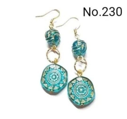 No.230 ハンドメイドピアス イヤリング 樹脂ピアス アンティーク調パーツ ブルーグリーン ゴールド アクセサリー