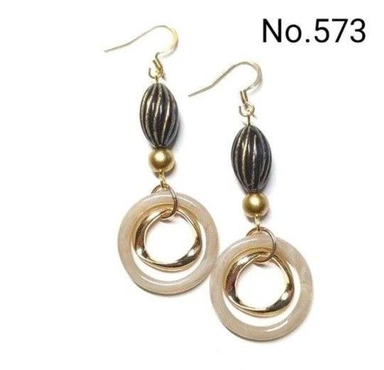 No.573 ハンドメイドピアス イヤリング 樹脂ピアス アクリルパーツ サークル ゴールドフープ アクセサリー