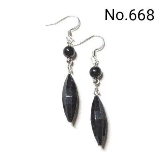 No.668 ハンドメイドピアス イヤリング 樹脂ピアス アクリルパーツ ブラック 多面カット シルバー アクセサリー