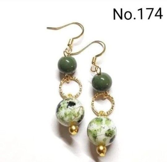 No.174 ハンドメイドピアス イヤリング 樹脂ピアス アクリルビーズ 模様 和柄 グリーン ゴールド アクセサリー