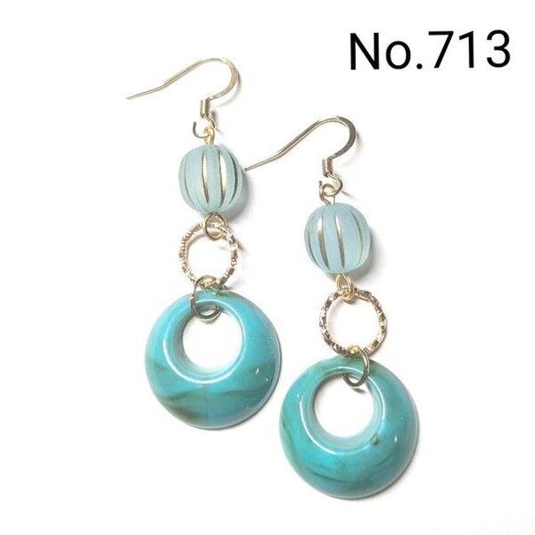 No.713 ハンドメイドピアス イヤリング 樹脂ピアス アクリルパーツ ターコイズカラー ゴールド アクセサリー