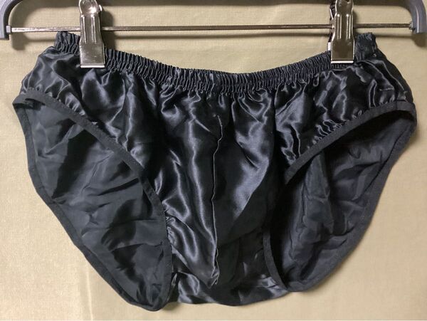 送料無料【リッチなシルキー素材】Lovilk メンズ セクシー ビキニ フロント部は2重です。男をあげる黒!