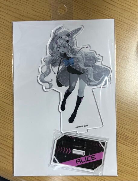 【アリス(モノクロ)】GiGO限定 ビッグアクリルスタンド アーバン・レイニーディ 勝利の女神:NIKKE