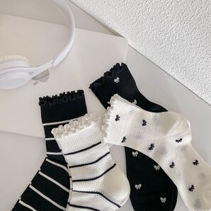 夏新品 メロウフリルソックス 5足セット 通学用 通勤 まとめ売り 黒白 クルーソックス おしゃれ カジュアル ルームソックス