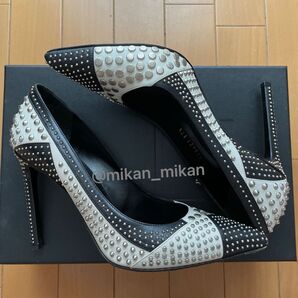 90%以上OFF Saint Laurent スタッズ バイカラー パンプス 37.5 11cm ヒール 白黒 正規品 レア物