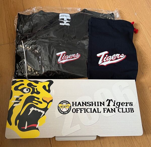 阪神タイガース 公式ファンクラブ Tシャツ Mサイズ 黒 巾着袋付き