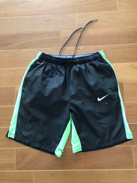 Nike ブラック グリーン ショートパンツハーフパンツ スポーツ スポーツウェア 短パン 黒