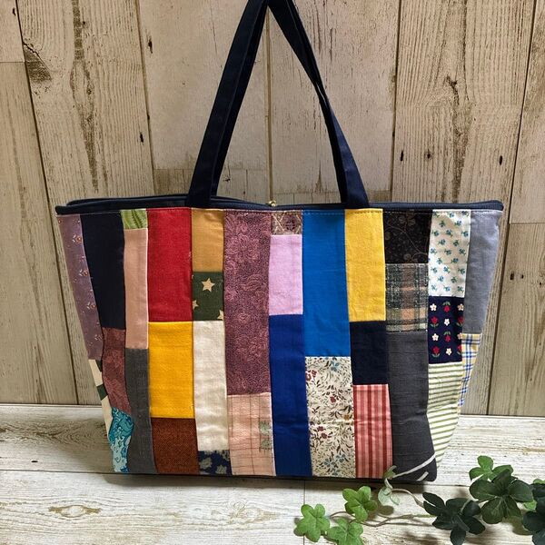 パッチワークのファスナー付きトートバッグ ハンドメイド