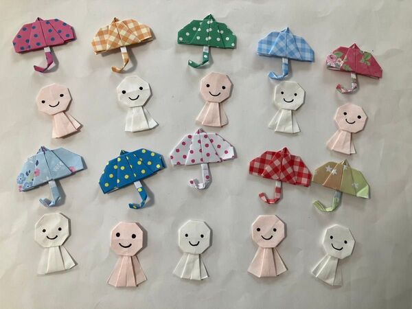 ハンドメイド 折り紙 梅雨飾り 傘 てるてる坊主 壁面飾り 幼稚園 施設 保育園 まとめ購入120円引き