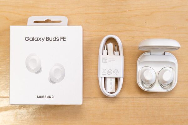 SAMSUNG製Galaxy Buds FE SM-R400NZWAXJP ホワイト