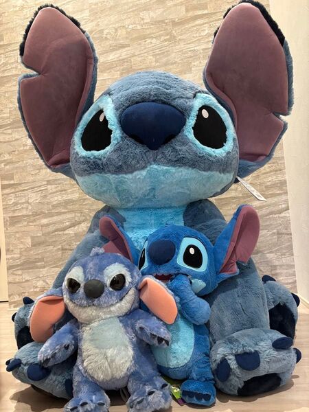 特大ステッチぬいぐるみ コストコ ディズニー アミューズメント商品2体付き。
