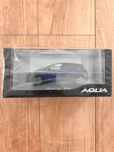 トヨタ アクア カラーサンプルミニカー ダークブルー 未使用