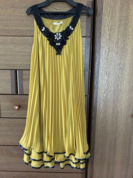 axes femme ノースリーブワンピース イエロー系 M おまけボレロ付き