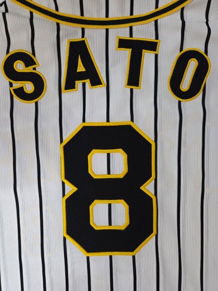 美品です!阪神タイガース レプリカユニフォーム 佐藤選手 サイズM