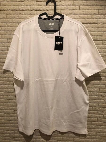 【新品未使用】DKNY Tシャツ XL ホワイト